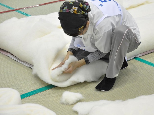 綿ふとん製造風景